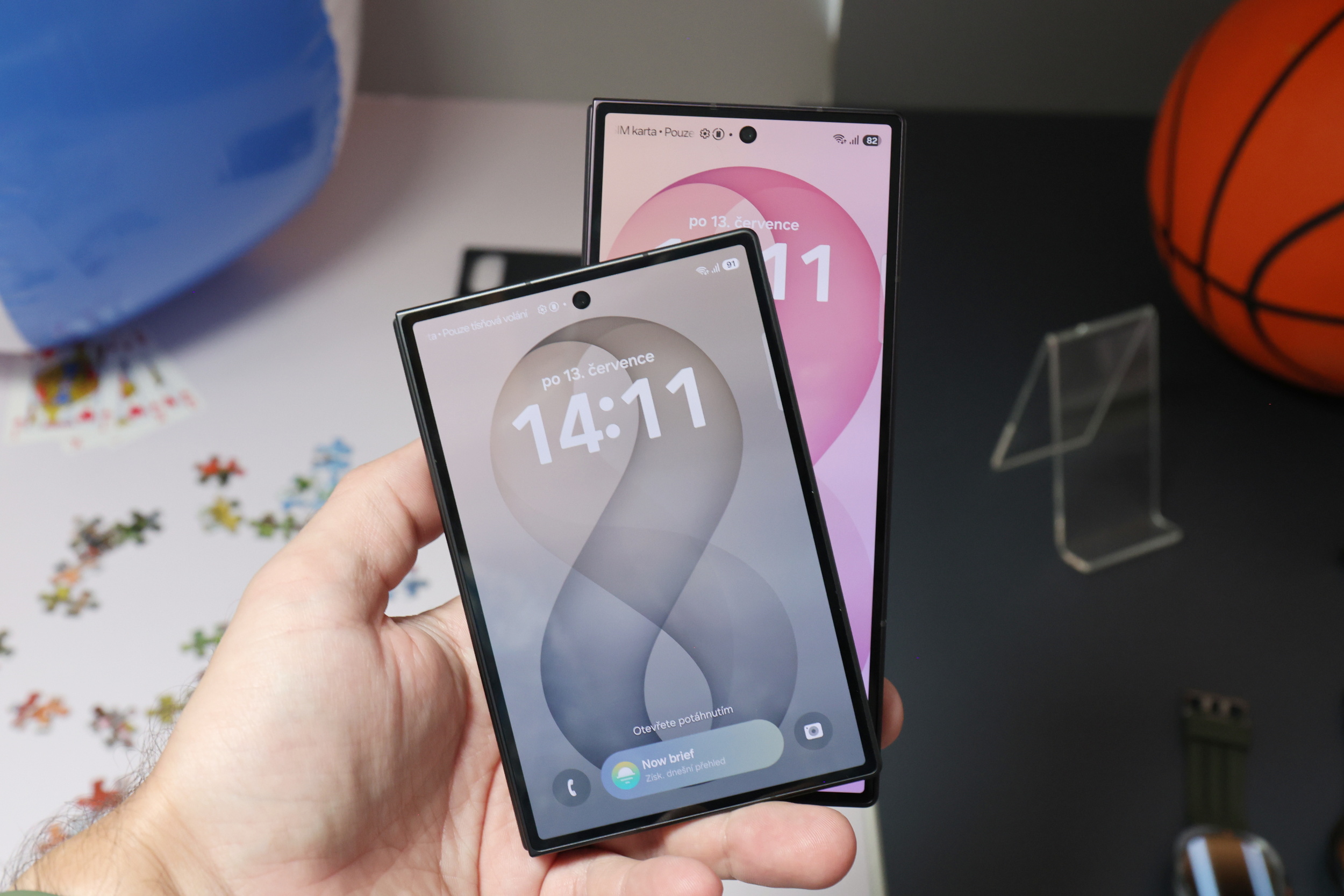 Samsung představuje tři nové skládací telefony a čelí výzvě od Apple s iPhonem Ultra. Jak se orientovat mezi nimi?